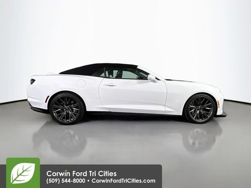 Used 2022 Chevrolet Camaro ZL1 RWD image 17