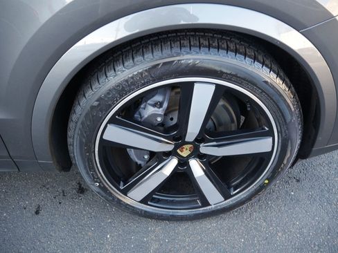 Used 2024 Porsche Cayenne image 15