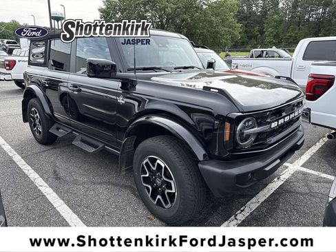 Used 2024 Ford Bronco Outer Banks AWD/4WD image 1