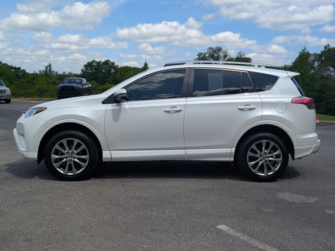 Used 2018 Toyota RAV4 Platinum FWD image 6