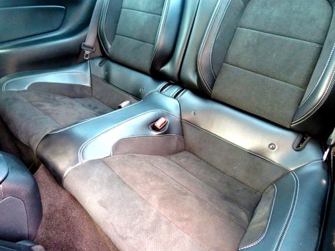 Used 2016 Ford Mustang Shelby GT350 w/ Technology Package image 29