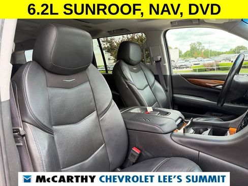 Used 2016 Cadillac Escalade ESV Luxury AWD/4WD image 34