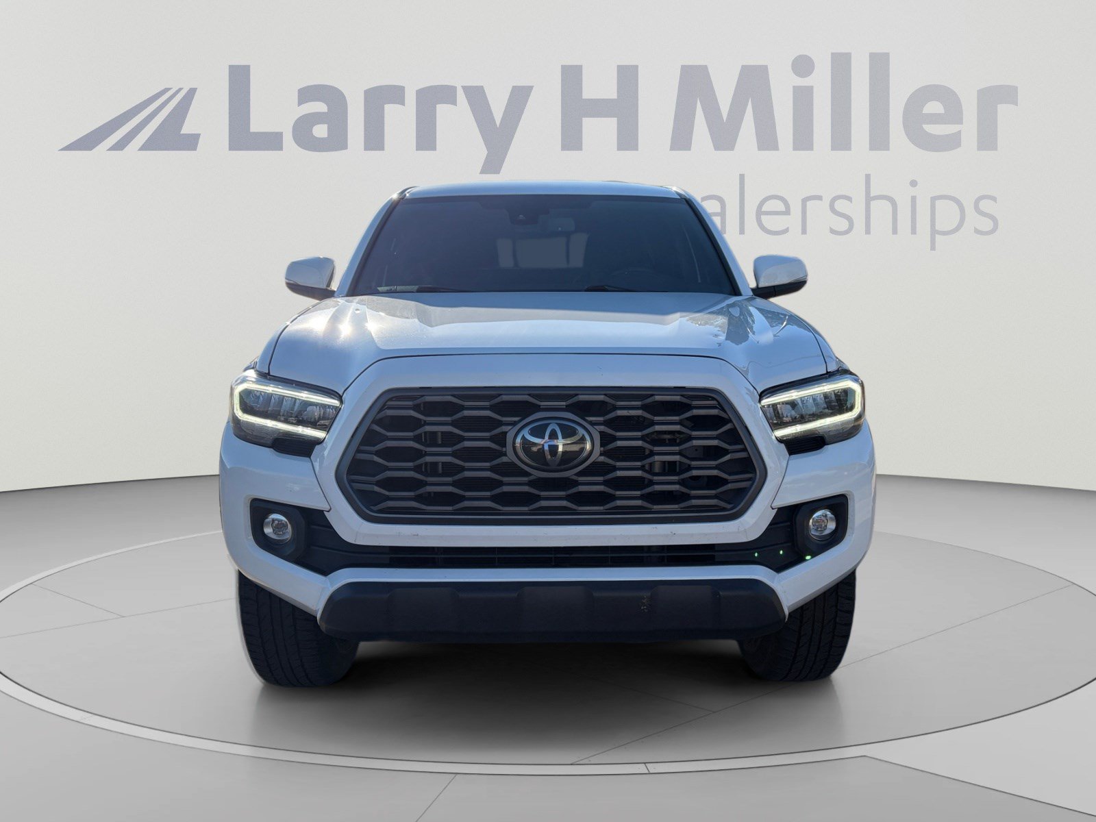 Certified 2023 Toyota Tacoma TRD Off-Road AWD/4WD image 8