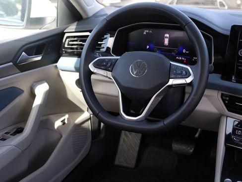 Used 2025 Volkswagen Jetta SE FWD image 22