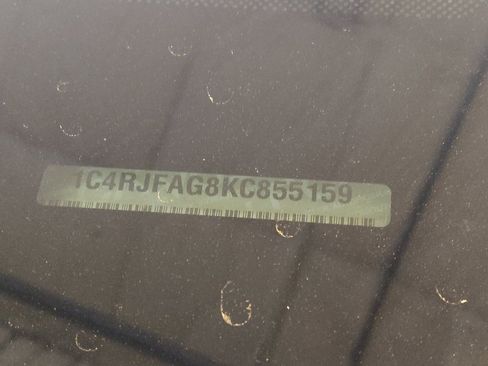 Used 2019 Jeep Grand Cherokee Laredo image 33