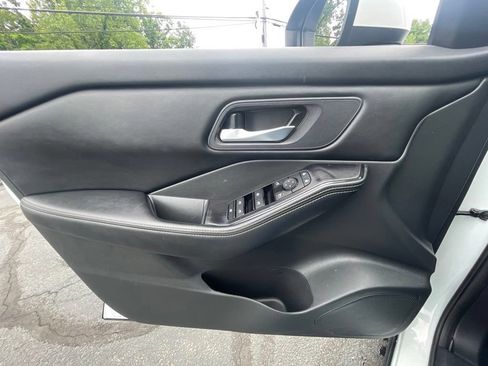 Certified 2024 Nissan Rogue SV AWD/4WD image 9