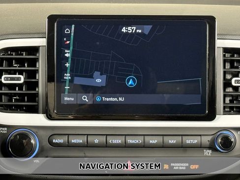 Certified 2025 Hyundai Venue Limited FWD image 3