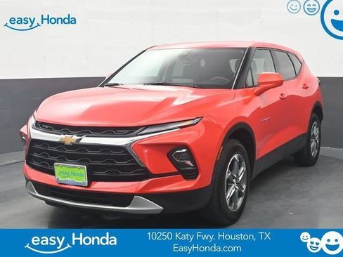 Used 2025 Chevrolet Blazer LT FWD image 1