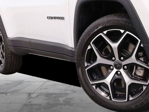 Used 2025 Jeep Compass Limited AWD/4WD image 2