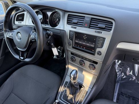 Used 2016 Volkswagen Golf S FWD image 31