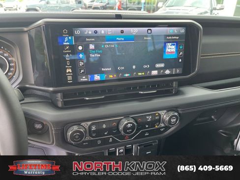 Used 2025 Jeep Gladiator Sport AWD/4WD image 8