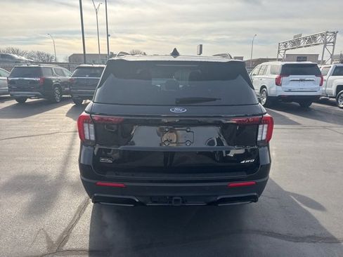 Used 2025 Ford Explorer ST-Line w/ ST-Line Street Pack image 4