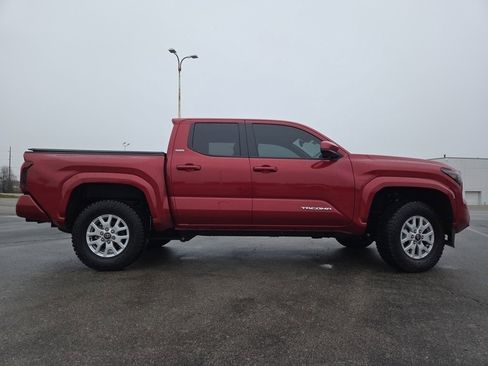 Used 2025 Toyota Tacoma SR5 w/ SR5 Upgrade Package image 25