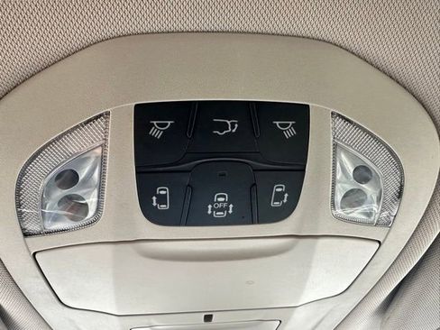 Used 2023 Chrysler Pacifica Touring-L image 22