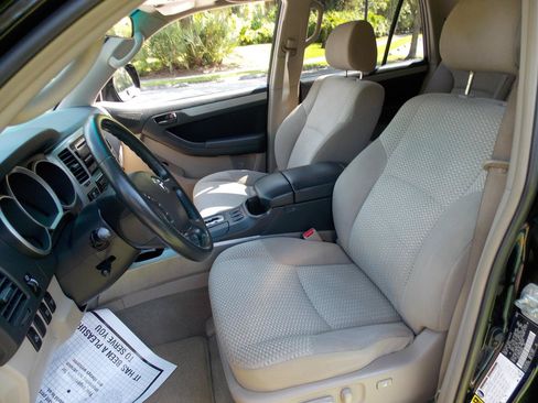 Used 2006 Toyota 4Runner SR5 RWD image 2