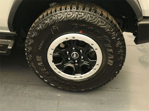New 2026 Ford Bronco Outer Banks image 9