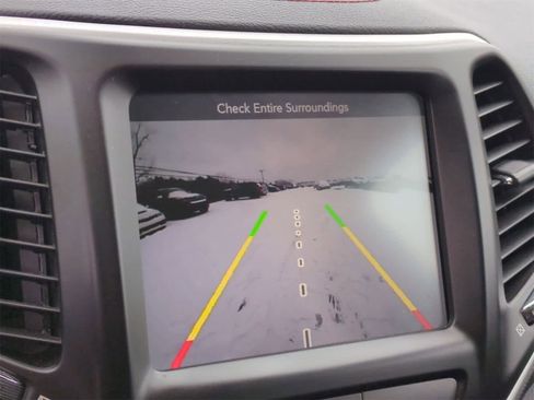 Used 2015 Jeep Cherokee Trailhawk w/ Cold Weather Group image 29