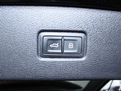 Used 2017 Audi Q7 3.0T Prestige w/ Prestige Package image 29