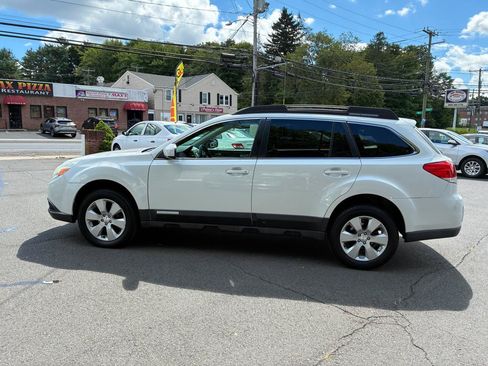 Used 2012 Subaru Outback 2.5i Premium w/ All-Weather Pkg AWD/4WD image 2