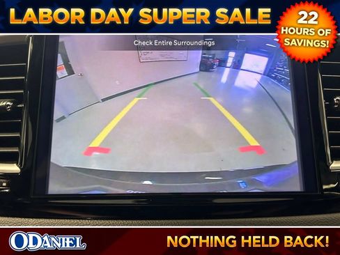 Used 2025 Chrysler Pacifica Select FWD image 17