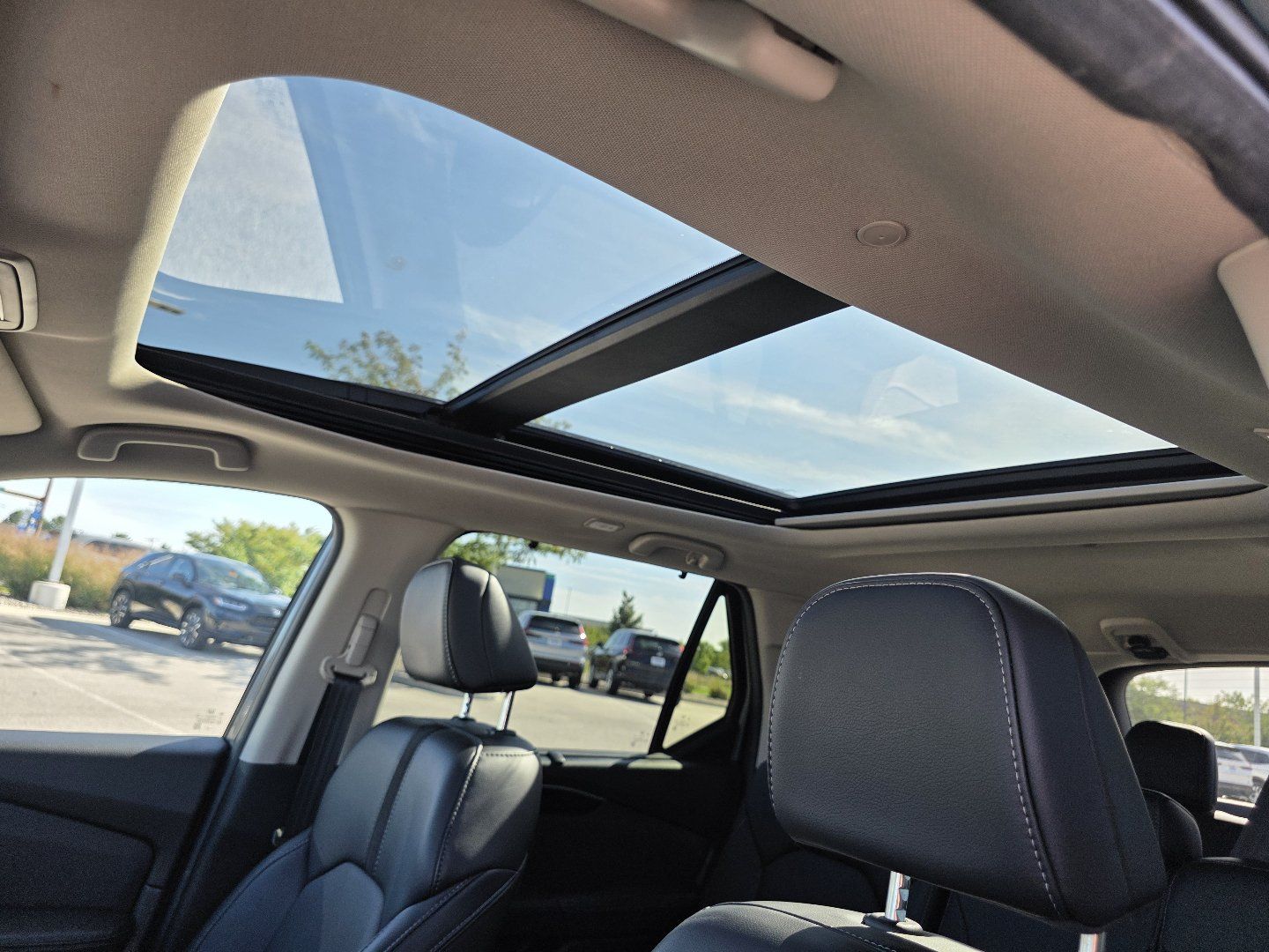 Certified 2025 Honda Pilot Touring image 3