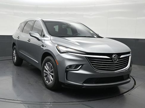 Used 2024 Buick Enclave Essence w/ Technology Package FWD image 8