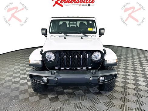 Used 2022 Jeep Gladiator Willys image 2