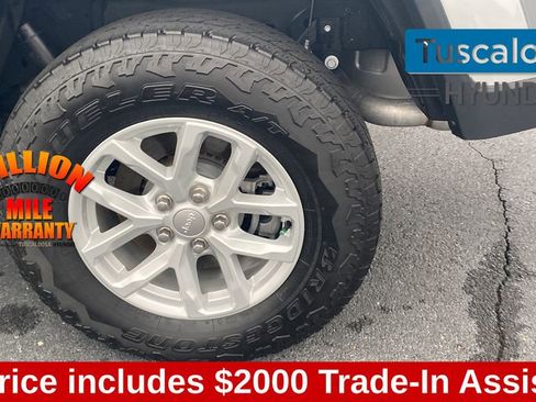 Used 2023 Jeep Gladiator Sport image 12