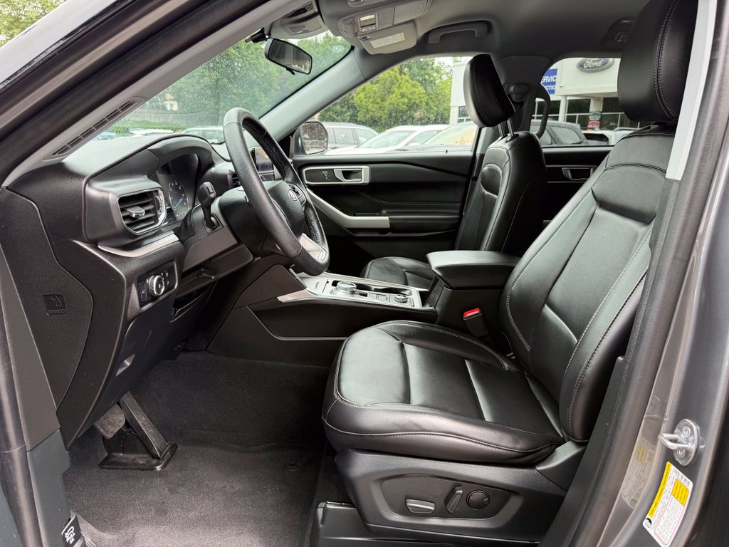Used 2023 Ford Explorer XLT w/ Equipment Group 202A AWD/4WD image 22