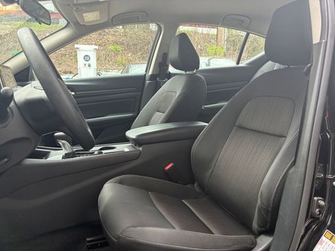 Used 2025 Nissan Altima 2.5 SV FWD image 37
