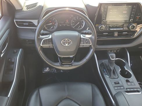 Used 2020 Toyota Highlander XLE image 15