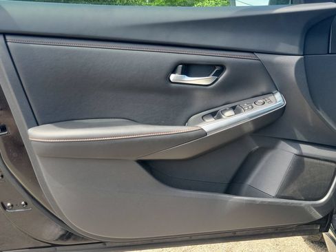 Used 2023 Nissan Sentra SR w/ Midnight Edition Package FWD image 9