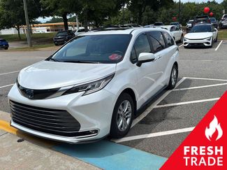 Used 2025 Toyota Sienna Limited FWD video 1