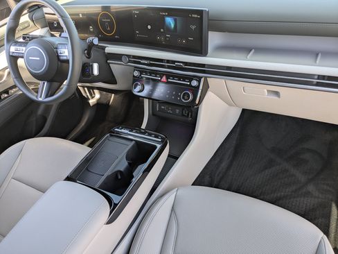 Certified 2025 Hyundai Tucson Limited image 12