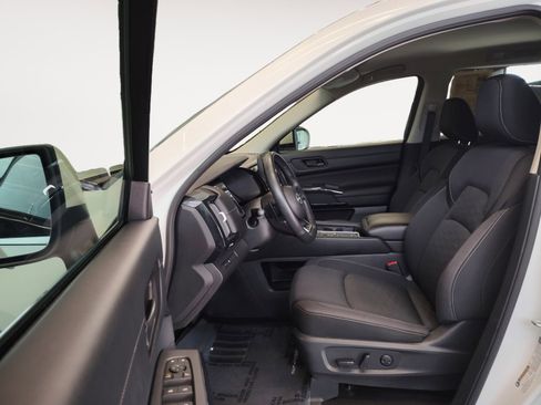 Certified 2024 Nissan Pathfinder SV FWD image 23