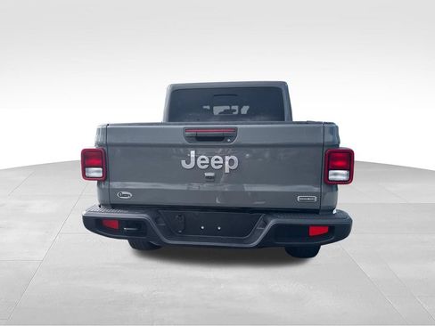 Used 2023 Jeep Gladiator Overland AWD/4WD image 9