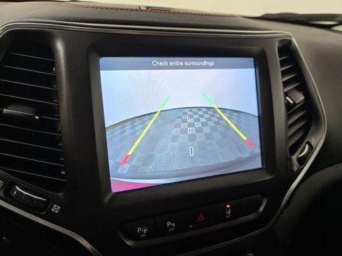 Used 2021 Jeep Cherokee Trailhawk w/ Technology Group image 29