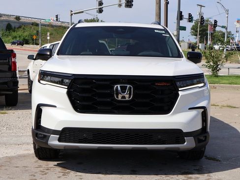 New 2025 Honda Pilot TrailSport image 2