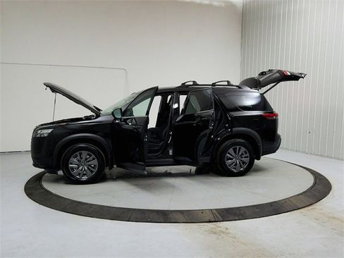 New 2026 Nissan Pathfinder SV image 12