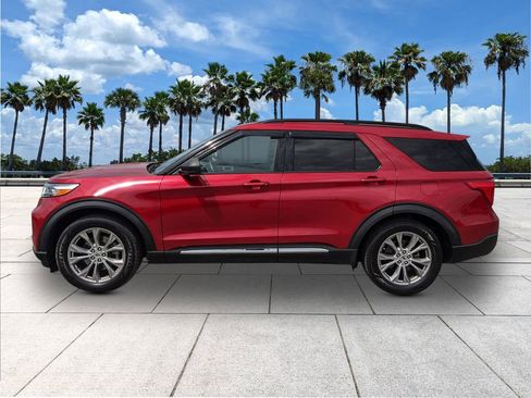 Certified 2022 Ford Explorer XLT w/ Equipment Group 202A RWD image 4