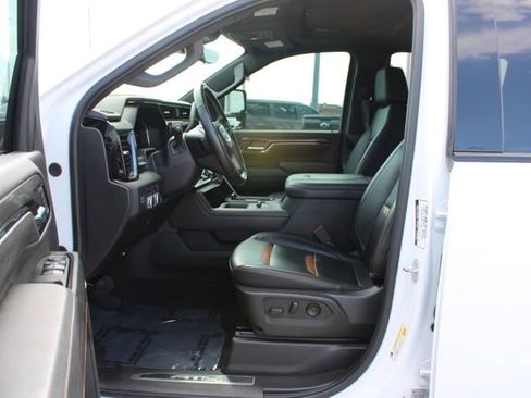 Used 2024 GMC Sierra 2500 AT4 w/ AT4 Premium Plus Package AWD/4WD image 14