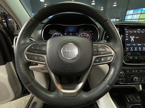 Used 2019 Jeep Cherokee Limited w/ Technology Group FWD image 21