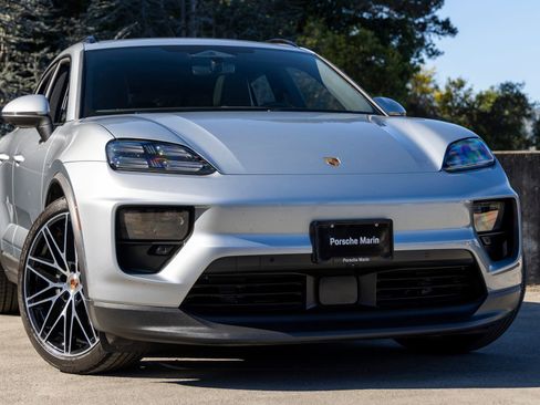 Certified 2025 Porsche Macan Electric RWD image 9