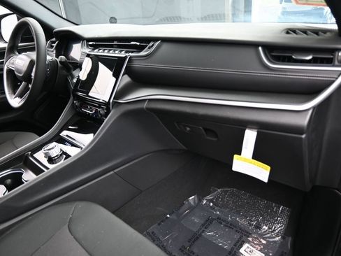 Used 2024 Jeep Grand Cherokee L Laredo image 43