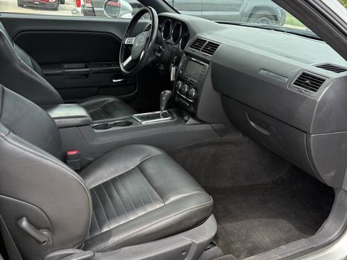 Used 2010 Dodge Challenger R/T image 7