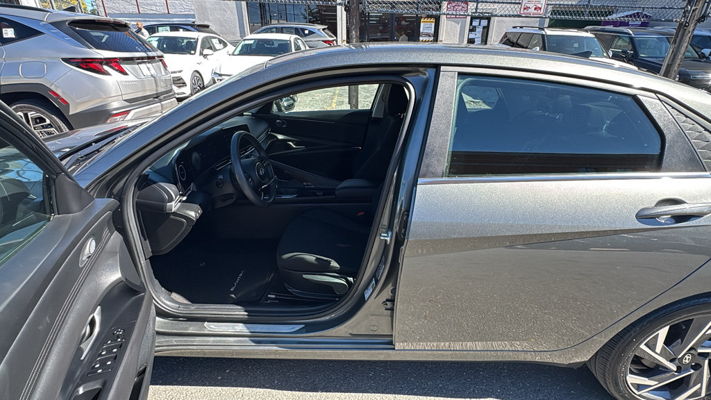 Used 2024 Hyundai Elantra SEL w/ Convenience Package FWD image 12