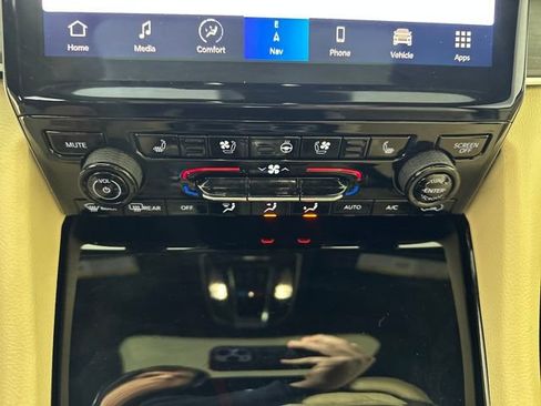 Used 2023 Jeep Grand Cherokee 4WD 4xe w/ Luxury Tech Group II image 24