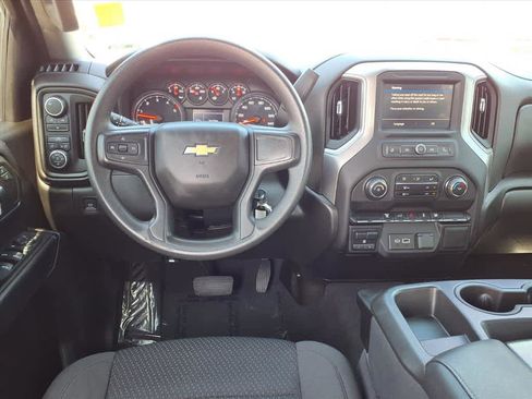 Used 2022 Chevrolet Silverado 2500 Custom w/ Custom Value Package image 8