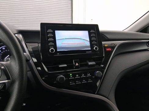 Used 2021 Toyota Camry LE image 22
