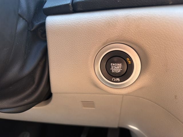 Used 2023 Chrysler Pacifica Touring-L FWD image 33